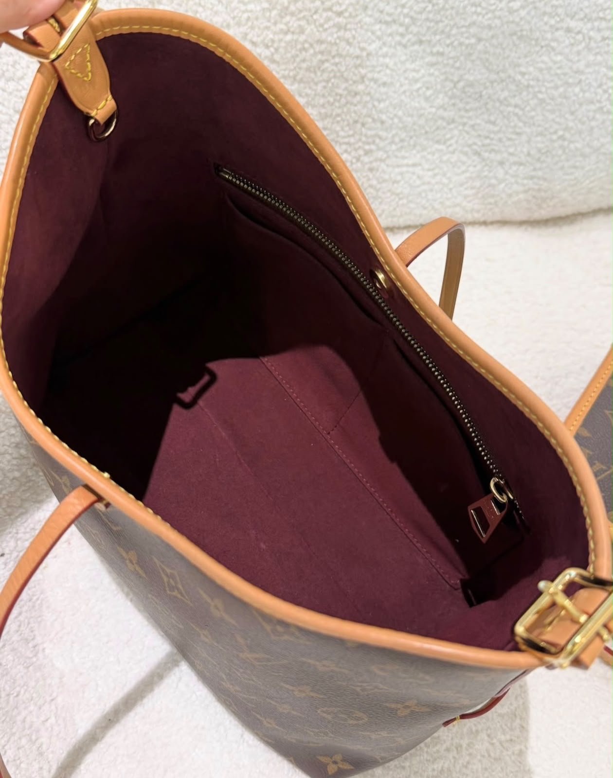 Louis Vuitton Carryall PM – Monogram - Image 11